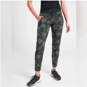 Athleta Trekkie North Joggers Floral Print Pants Black Green Size 18